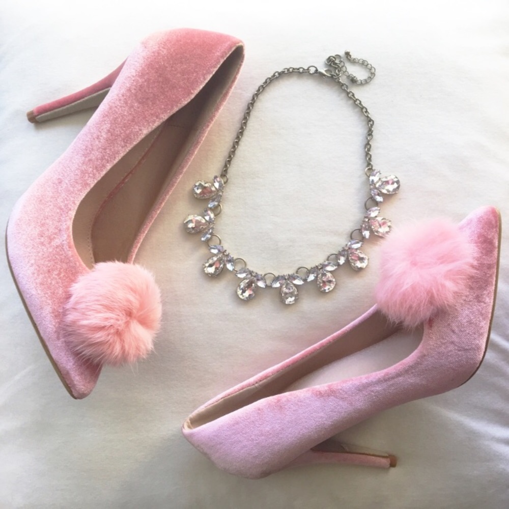 Pink velvet pumps Michi